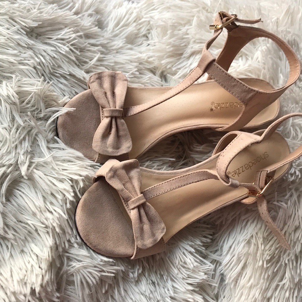 ✨✨ SHOE-DAZZLE WEDGES ✨✨